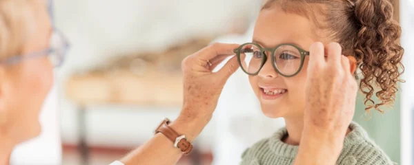 comment-initier-un-enfant-a-porter-ses-lunettes-avec-plaisir-et-confiance